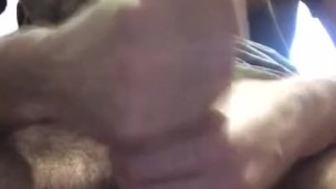 Он такой огромный что приходиться дрочить двумя руками.