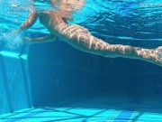 Mary Kalisy rubs her clit and pussy lips and swims 12/16