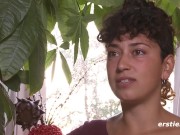 Ersties: Geiler Höhepunkt mit großem Dildo 10/16