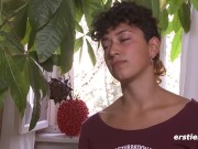 Ersties: Geiler Höhepunkt mit großem Dildo 11/16