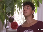 Ersties: Geiler Höhepunkt mit großem Dildo 2/16