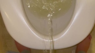 A Japanese who pees thickly ♡ Do you see a cute boy?