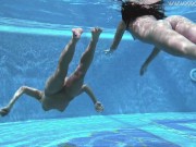 Pretty hot hotties Cruz and Jessica swim naked together 13/16