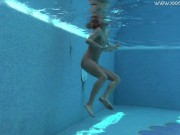 Pretty hot hotties Cruz and Jessica swim naked together 9/16