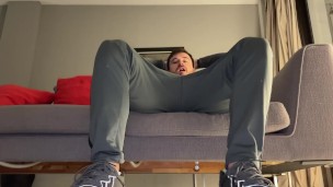 Macrophilia - giant foot humiliation