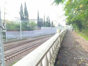 Не удержался и трахнул подругу прямо на вокзале на публике! 2/16