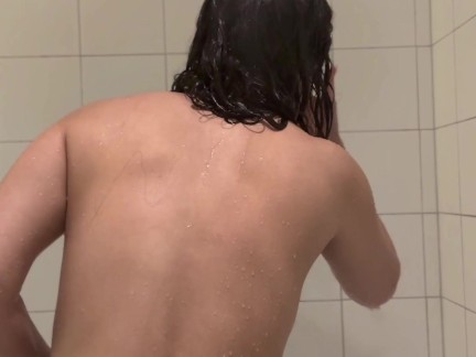 Alinaangel Having fun in the shower - الينا انجل تتعرى وتستمني تحت الشاور وتسوي نافوره
