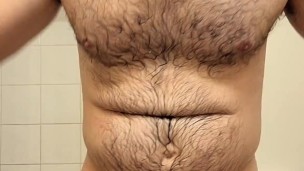 SOAKING WET MUSCLE BEAR FLEXING AFTER SHOWER!