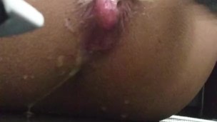 SEXマシーンでアナル突かれているだけで感じる変態アナル