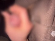 帰り際に車の中で手コキで抜いてくれるヘンタイ人妻 10/16