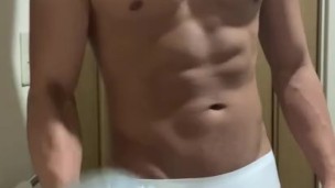 【筋力強化】下着の姿で筋肉を鍛える