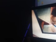 👅 Adoro chuparsela mientras pone Porno