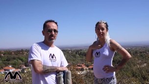 Sexo en público en la montaña un amigo graba como chupo pija