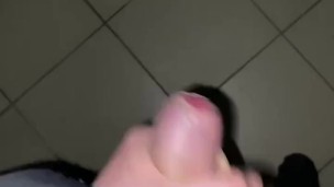 I masturbate in the entrance and cum a lot of cum