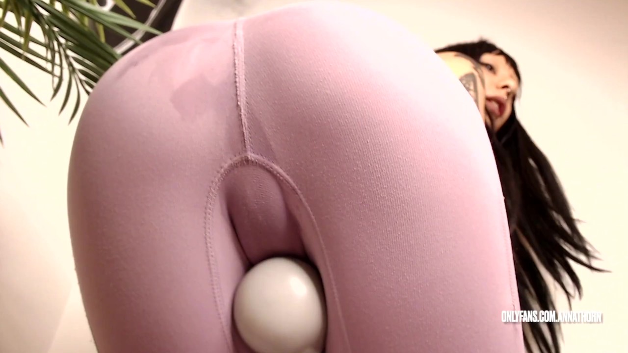 YOGA PANTS SOAKED FROM SQUIRT - Free Sex Video - RedTube