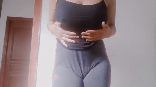 حويني احبيبة فوق سروال بغيتك تحيبو فوق طبوني كنموووت على زب 🔥طبوني شاعل عليه