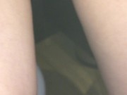 Писаю бритой киской в общественном туалете - Screenshot 10 of 16 - Kink