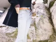 【野外おしっこ】山の中でおしっこ我慢出来なくて人目気にしながら放尿しちゃった　露出　　日本人　素人 - Screenshot 1 of 16 - HD