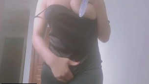 سخونة طبوني جاهل على زب 🔥 بغيت نرضعو ونزير عليه بين فخادي و نديه و نجيبو اح زدت شعلت و انا كنتخايلو