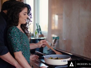 Free Use Creampie SHOCKS Housewife!