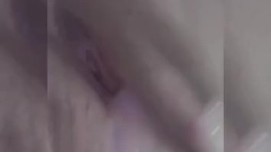 Masturbando mi vagina rosada