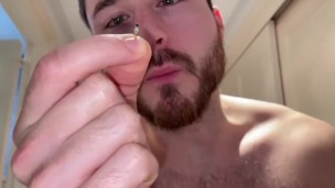 Macrophilia - tiny heald in giants hand and humiliated
