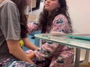 Fingimos estudiar mientras nos tocamos a escondidas 12/16