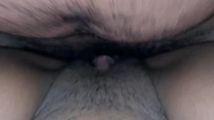 Me levanto caliente y mi novio me da bien duro por la mañana