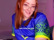 ruiva da bunda grande brincando com a bucetinha JOI em Português 3/16