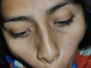 Mi peruana de 18 años me despierta chupandome los testículos y tragandose mi semen 🍆💦 12/16