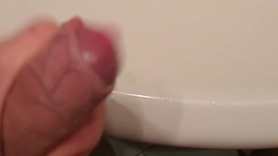 Sega amatoriale con sborrata nel lavandino