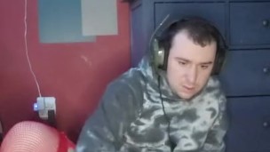 Trans e-girl grinding on mirror