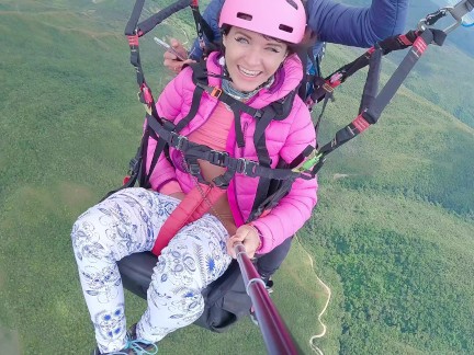 SQUIRTING while PARAGLIDING in 2200 m above the sea ( 7000 feet )