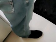 Amatrice française masturbe son voisin avec ses pieds - Footjob 1/16