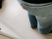 Amatrice française masturbe son voisin avec ses pieds - Footjob 2/16