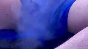 Una vergota increíble debajo de las bragas del jovencito latino hermanastro