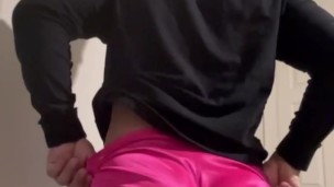 Big ass bubble butt shows off thong