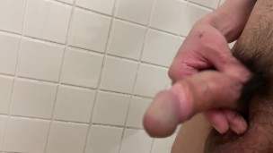 寒くて縮んだチンポでオナニーする