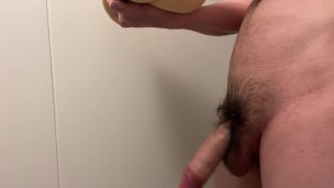 巨根を持つが腰の動きで絶頂する