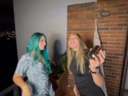 Mi amiga y yo hacemos travesuras en el balcon - SaraBlonde y Sussylovex 2/16