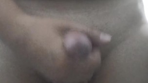 Chico masturbándose rico