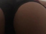 BAJO LA FALDA DE MI VECINA 9/16