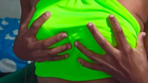 Me encanta sobar mis tetas ricas