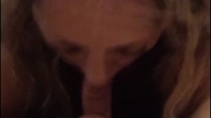 La rubia española me encanta follar en el sofá 🔥