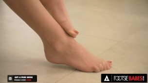 FOOTSIE BABES - Gorgeous Babe Sybil In Stockings Makes Her Man Cum On Her Pretty Feet
