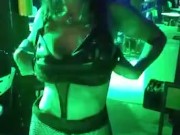 En el bar muy caliente 16/16