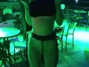 En el bar muy caliente 9/16