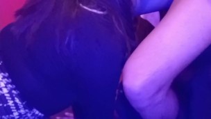 Primera vez en el motel y me pide que se la chupe, le doy unas lamidas bien ricas.