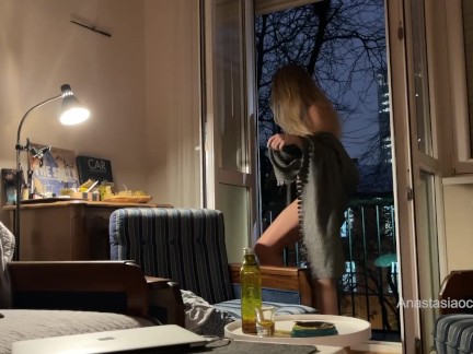 Hot wife walks naked in public, went out to the balcony to show her big boobs.