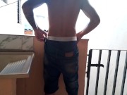 vizinho vem me chupar sempre que minha mulher sai 1/16